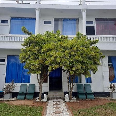 White Surfing Beach Resort Unawatuna Ngoại thất bức ảnh