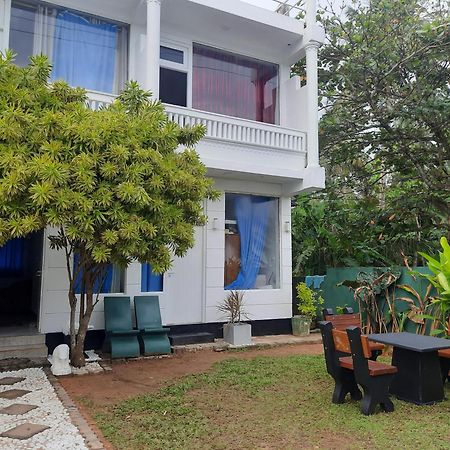 White Surfing Beach Resort Unawatuna Ngoại thất bức ảnh