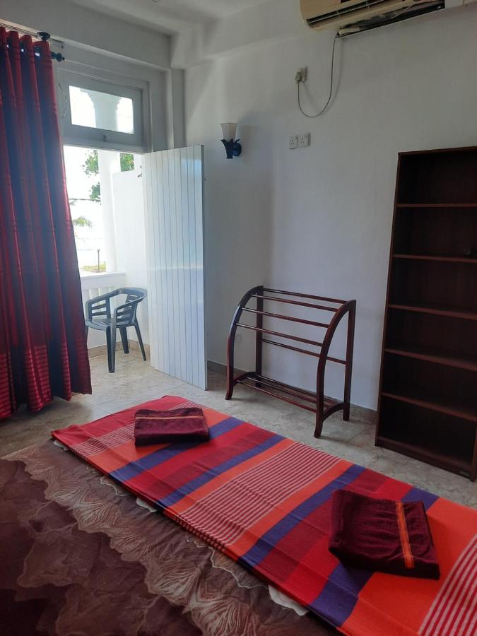 White Surfing Beach Resort Unawatuna Ngoại thất bức ảnh