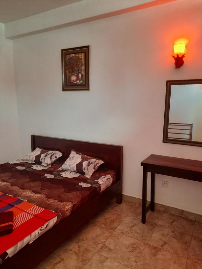 White Surfing Beach Resort Unawatuna Ngoại thất bức ảnh