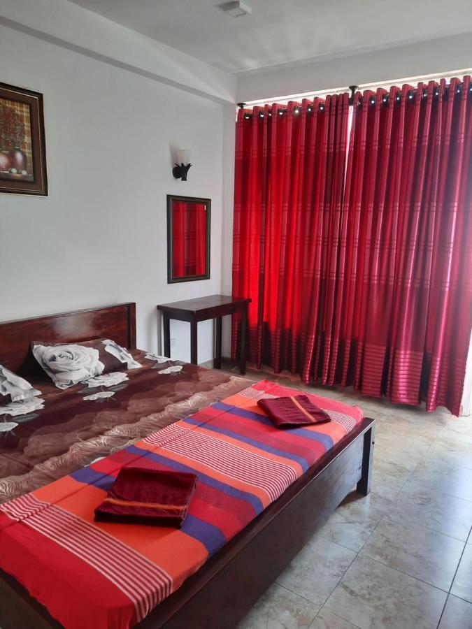 White Surfing Beach Resort Unawatuna Ngoại thất bức ảnh