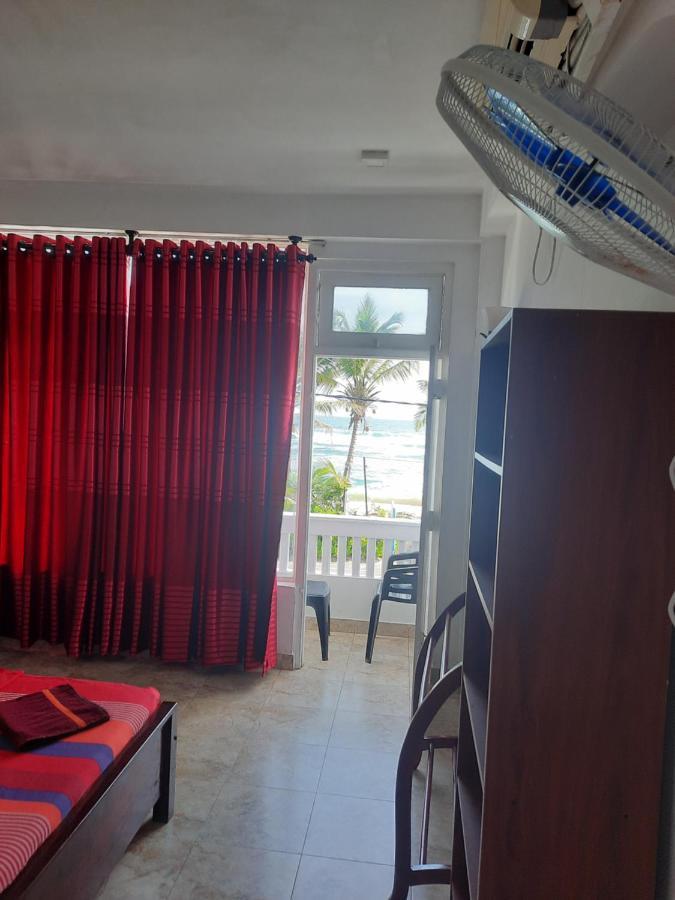 White Surfing Beach Resort Unawatuna Ngoại thất bức ảnh