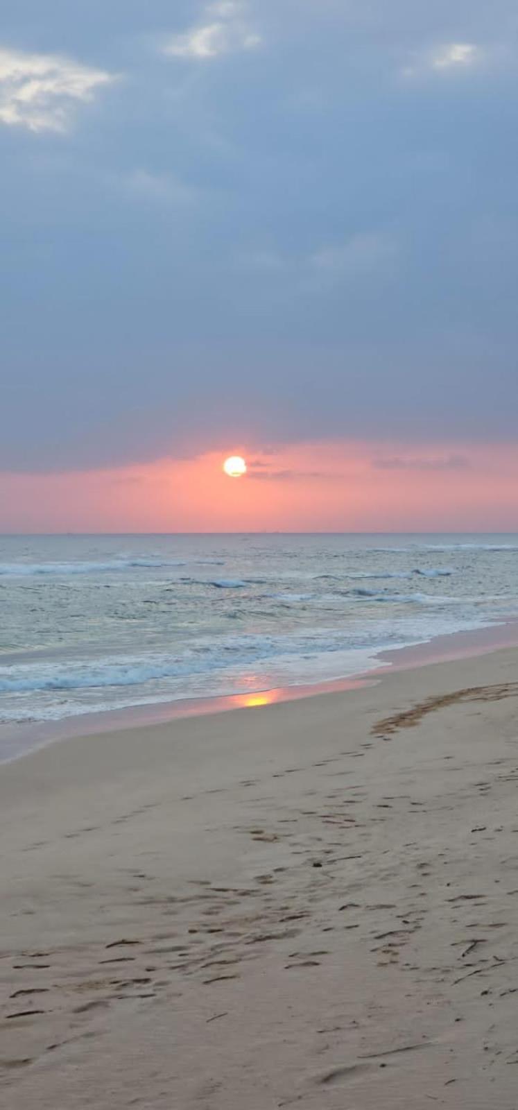 White Surfing Beach Resort Unawatuna Ngoại thất bức ảnh