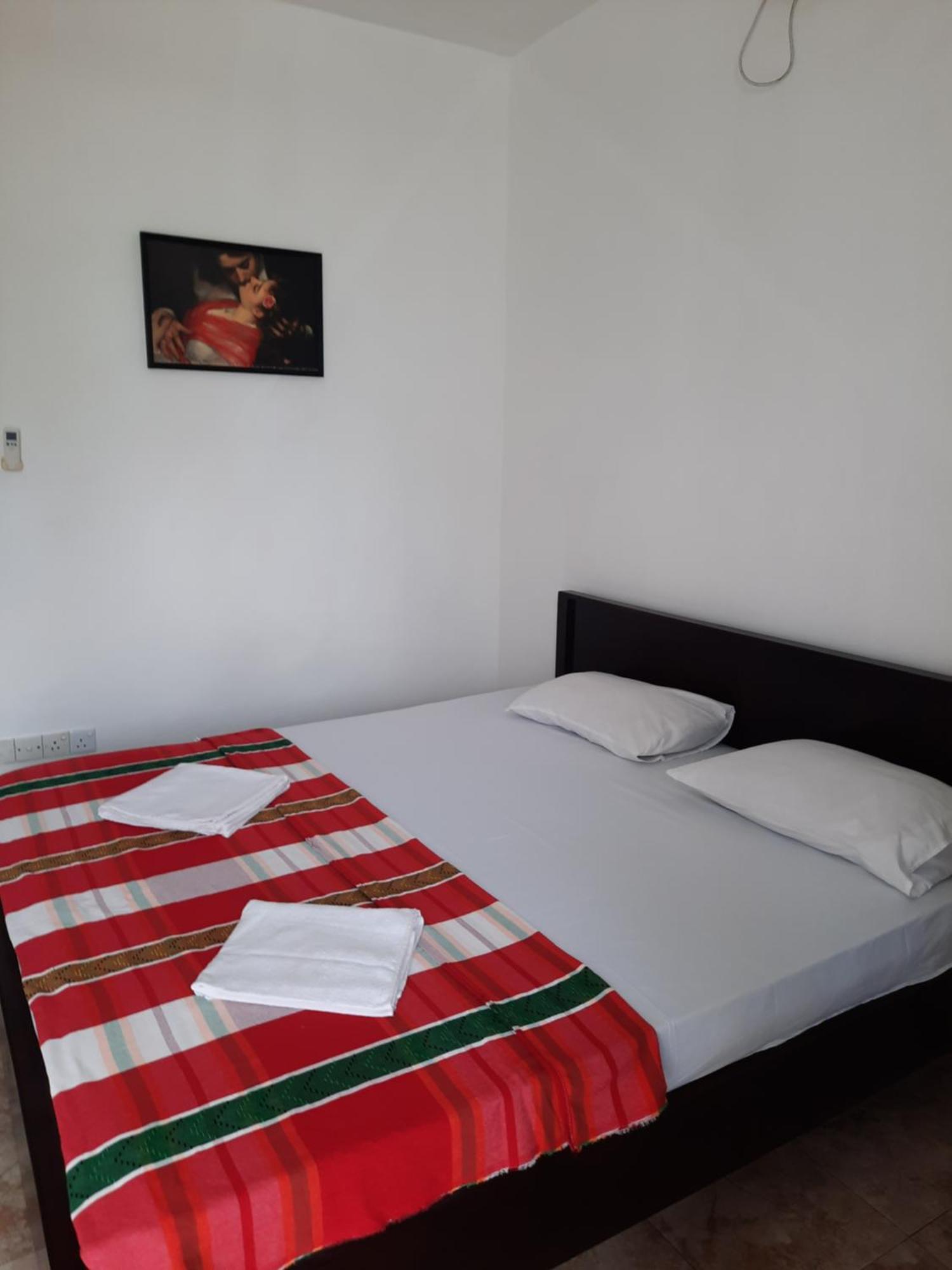 White Surfing Beach Resort Unawatuna Ngoại thất bức ảnh
