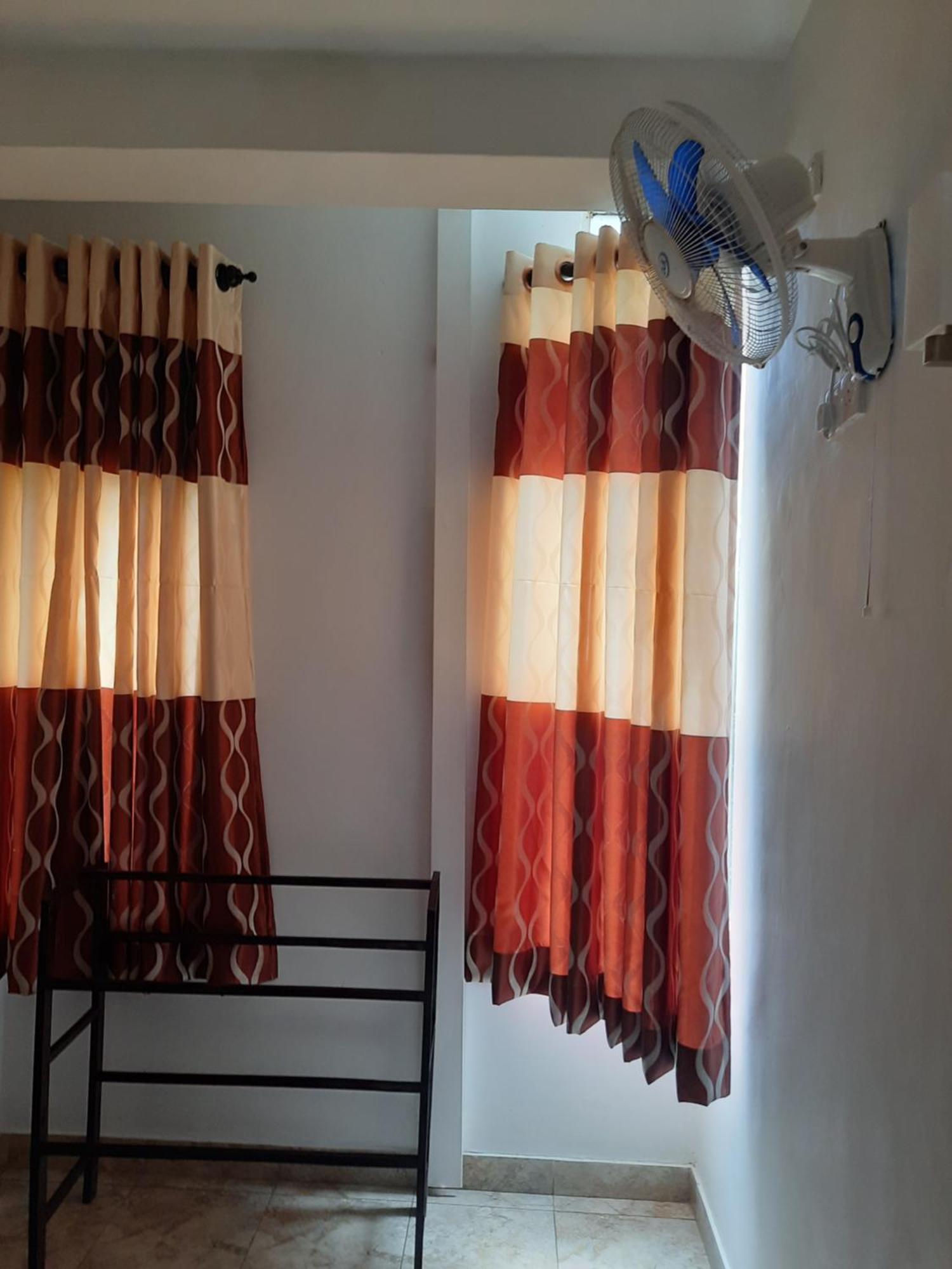 White Surfing Beach Resort Unawatuna Ngoại thất bức ảnh