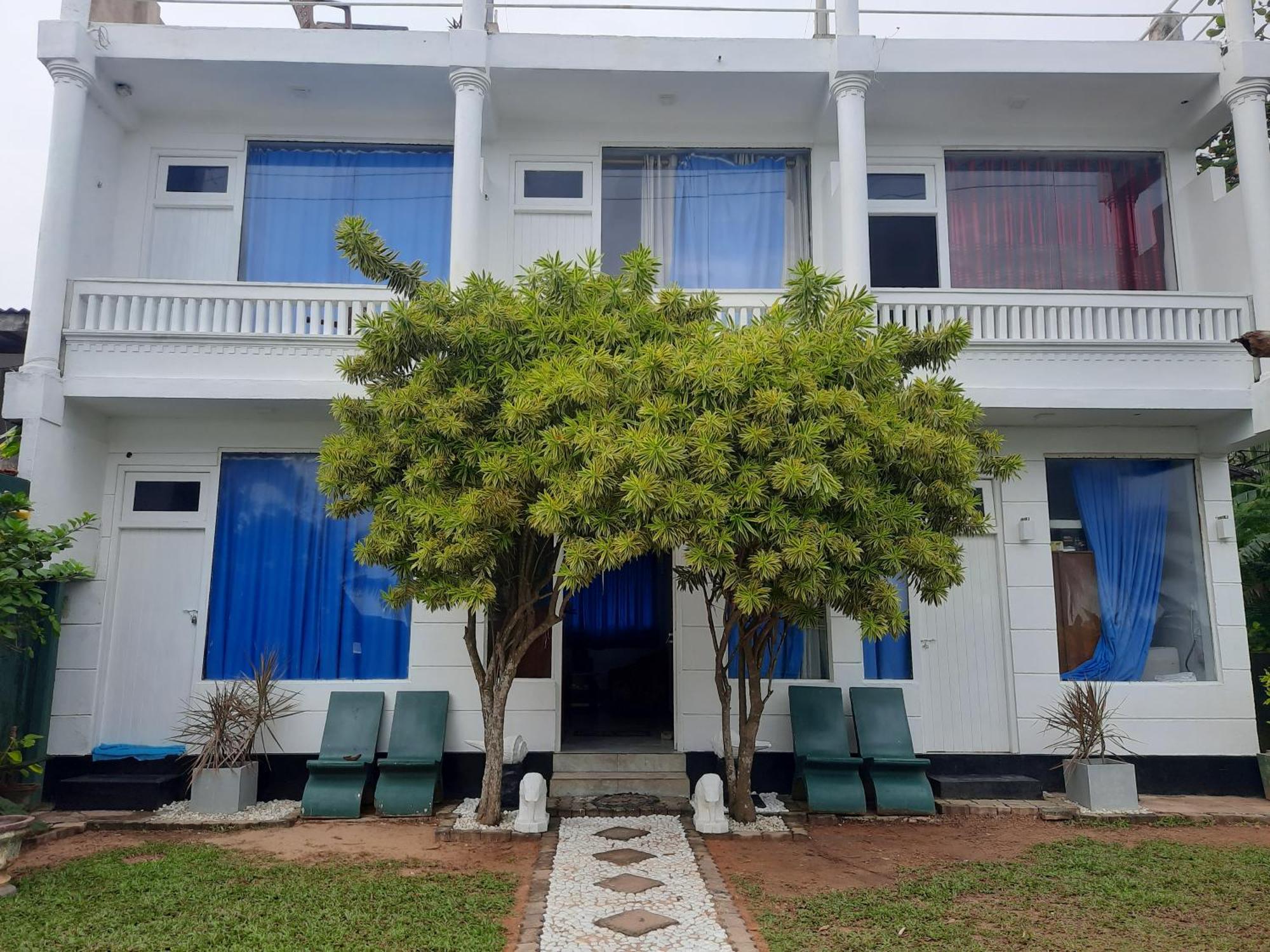White Surfing Beach Resort Unawatuna Ngoại thất bức ảnh