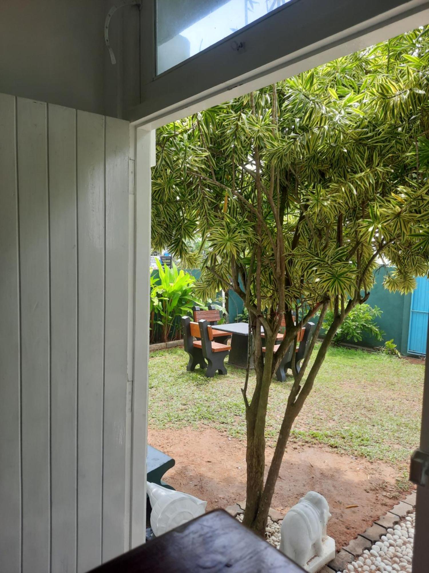 White Surfing Beach Resort Unawatuna Ngoại thất bức ảnh