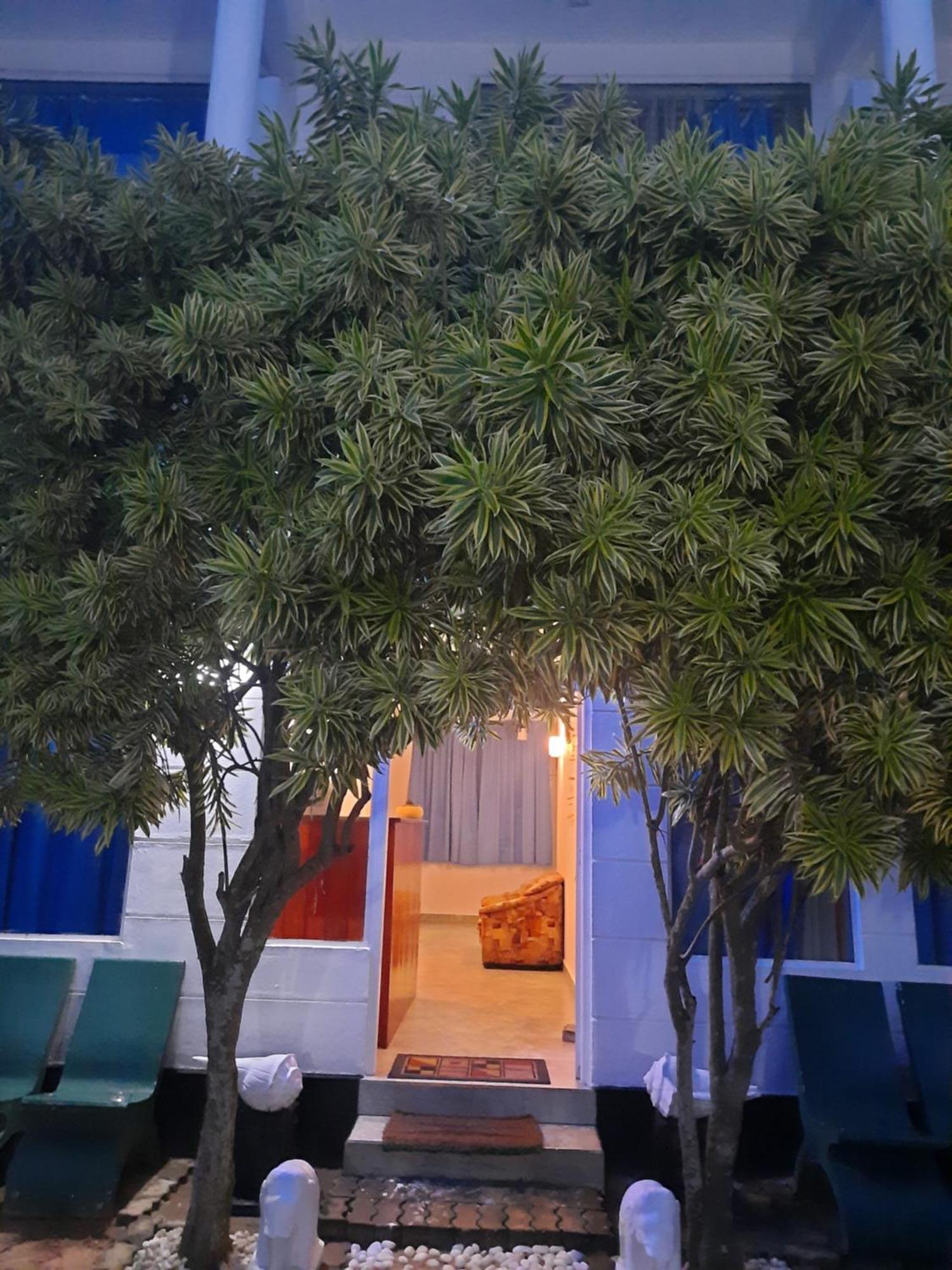 White Surfing Beach Resort Unawatuna Ngoại thất bức ảnh