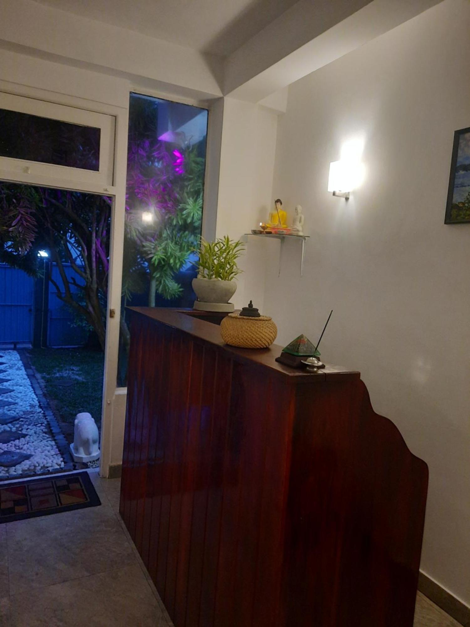 White Surfing Beach Resort Unawatuna Ngoại thất bức ảnh