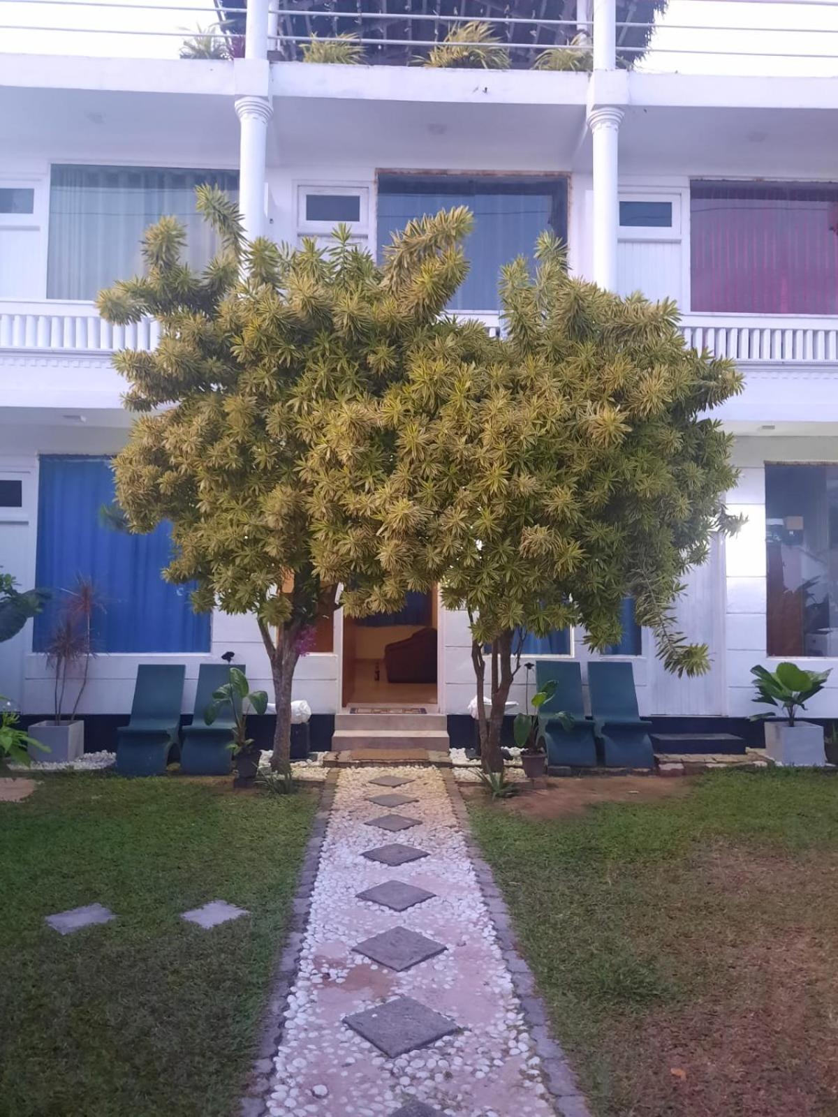 White Surfing Beach Resort Unawatuna Ngoại thất bức ảnh