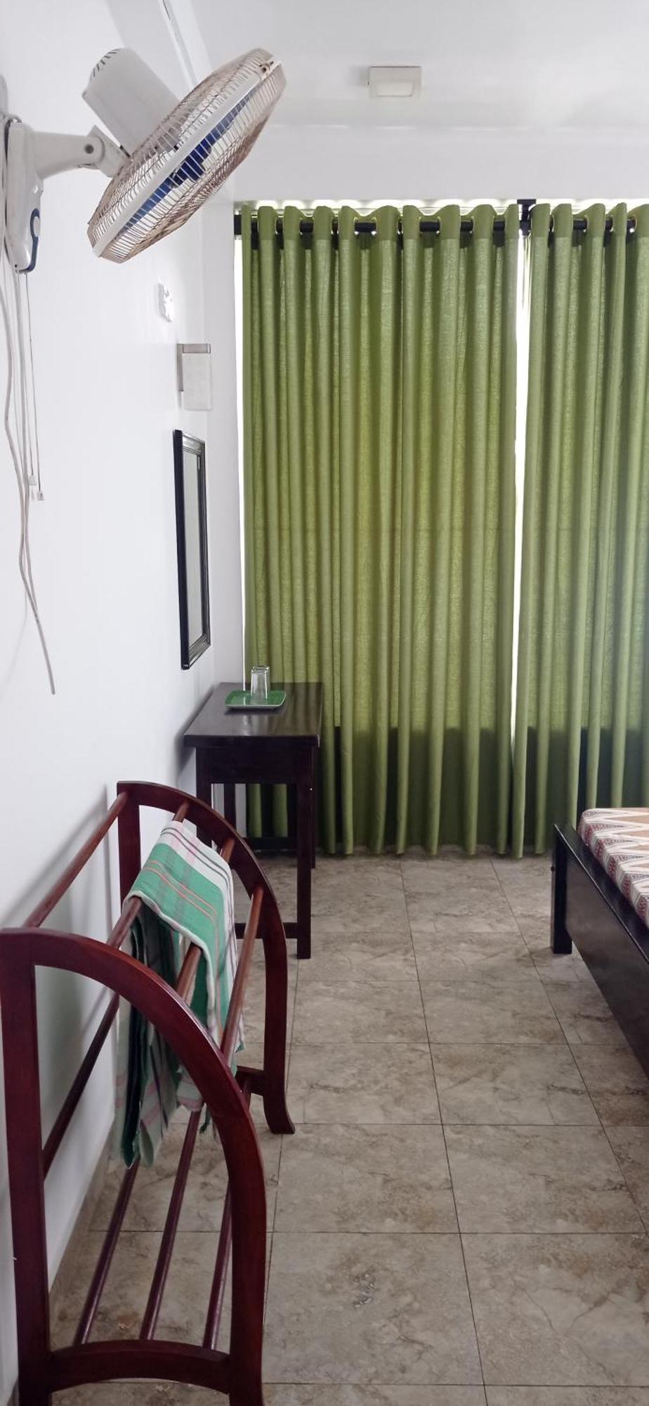 White Surfing Beach Resort Unawatuna Ngoại thất bức ảnh