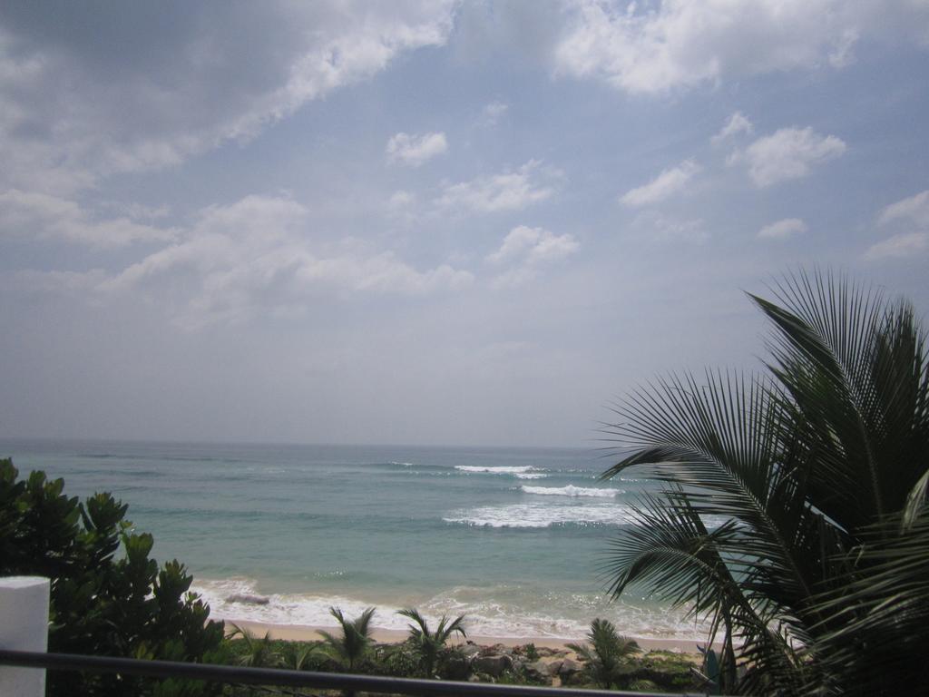 White Surfing Beach Resort Unawatuna Ngoại thất bức ảnh